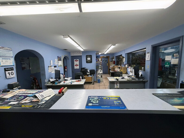 More Photos Of , Fort Lauderdale General Retail For Sale