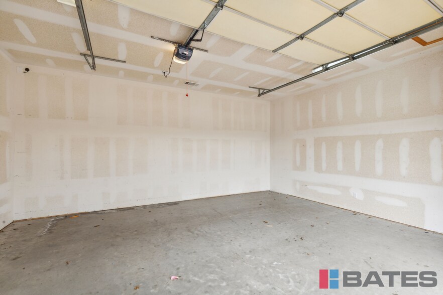 More Photos Of 198 Brothers Blvd, Red Oak Flex For Sale