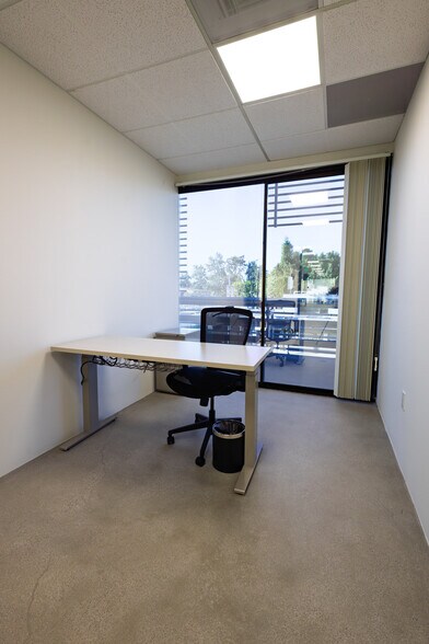 More Photos Of 1964 Westwood Blvd, Los Angeles Coworking Space
