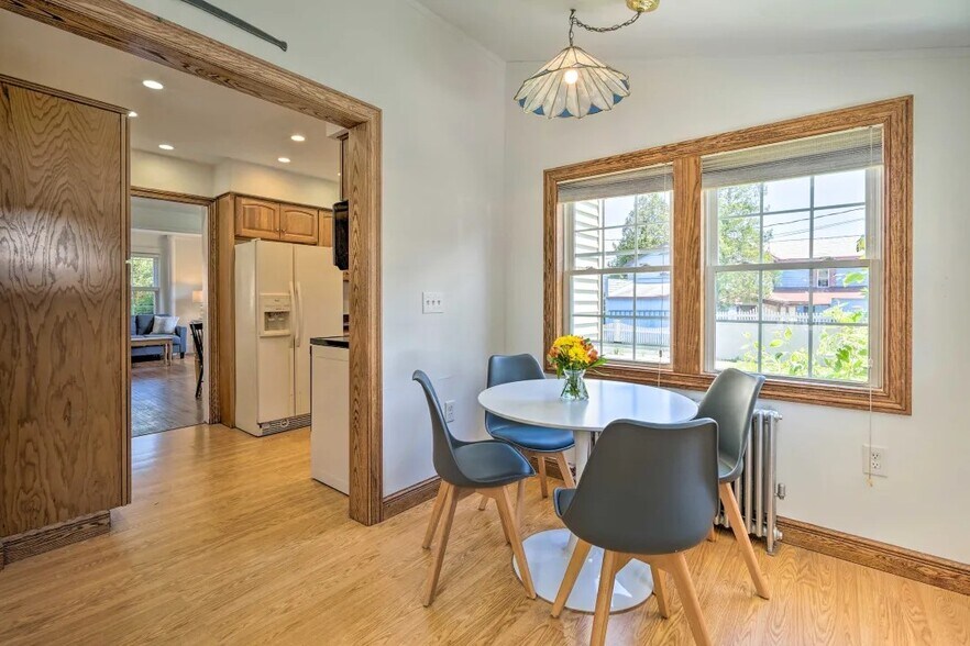 More Photos Of 77 Canada St, Lake George General Retail For Sale