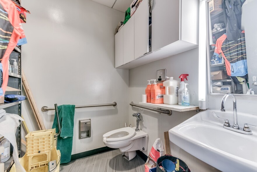 More Photos Of 858 Fulton St, Brooklyn Bank For Sale