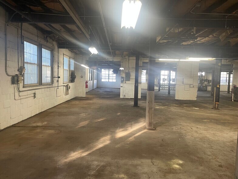 More Photos Of 3106 Elm Ave, Baltimore Manufacturing For Lease