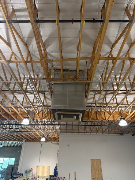 More Photos Of 7421 S 89th Pl, Mesa Showroom For Lease