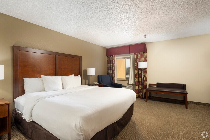 More Photos Of 911 Bush River Rd, Columbia Hotel For Sale