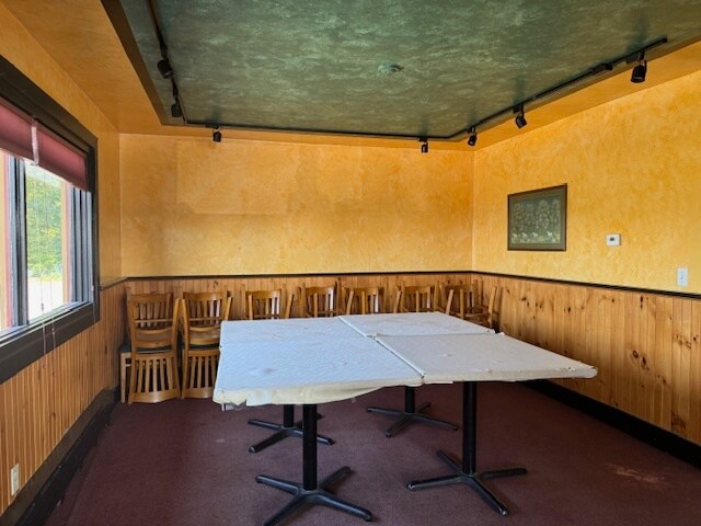 More Photos Of 1834 Shelburne Rd, South Burlington General Retail For Sale