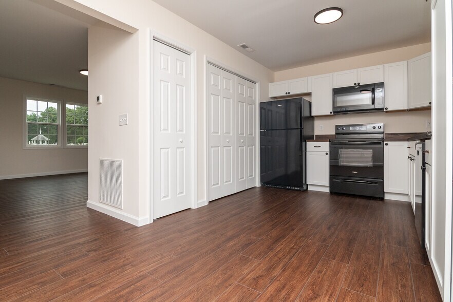 More Photos Of 105 E Adams St, Georgetown Apartments For Sale