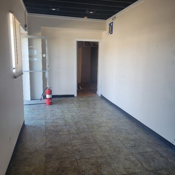 More Photos Of 608 E 10 Mile Rd, Hazel Park Warehouse For Lease