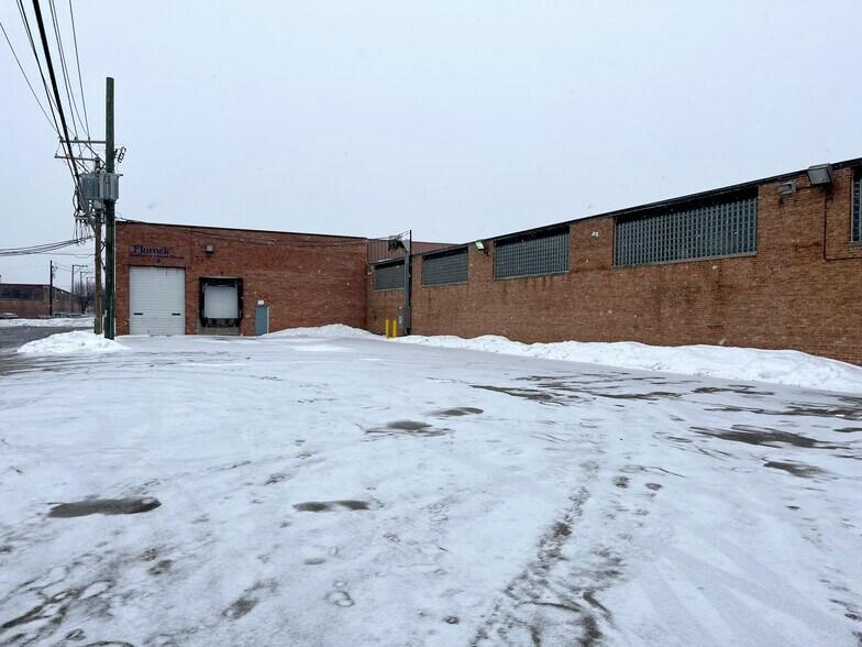 More Photos Of 1120 W Exchange Ave, Chicago Warehouse For Lease