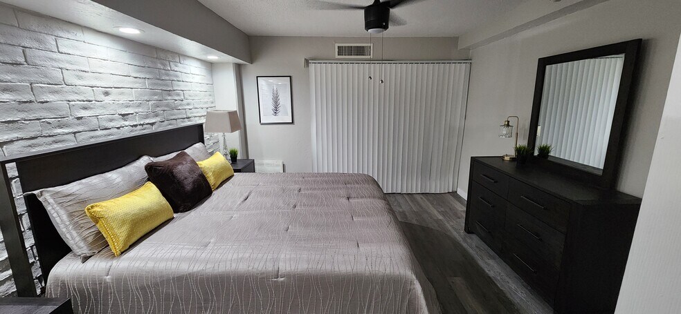 More Photos Of 425 W Paseo Redondo, Tucson Apartments For Sale
