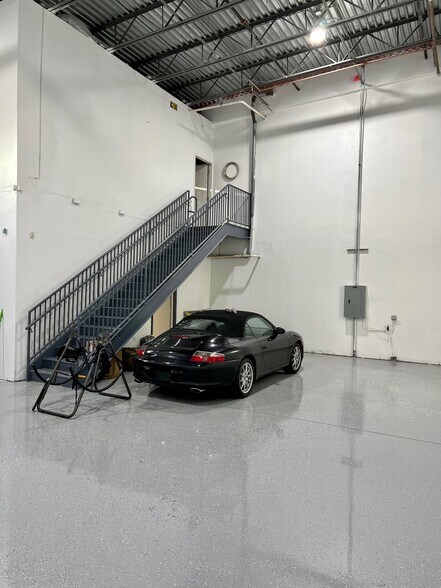 More Photos Of 5401 N Haverhill Rd, West Palm Beach Warehouse For Lease