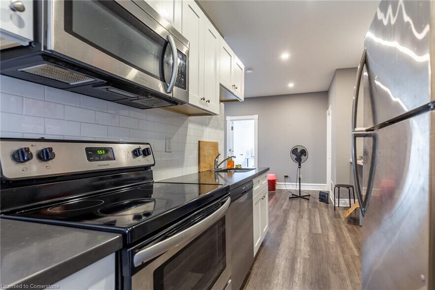 More Photos Of 21 Bold St, Hamilton Office Residential For Sale