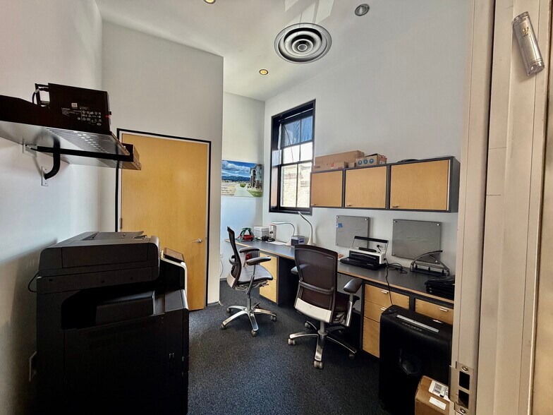 More Photos Of 12 Havemeyer Pl, Greenwich Office For Lease