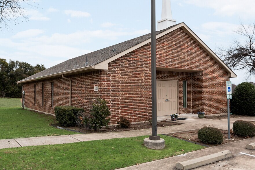 More Photos Of 108 N Chattey Rd, DeSoto Religious Facility For Sale