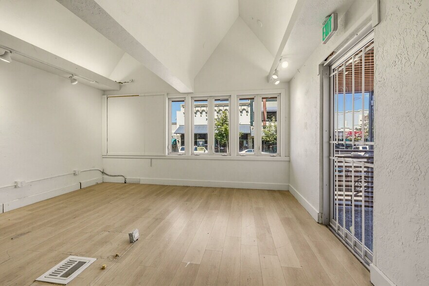 More Photos Of 120 E Main St, Ashland Freestanding For Sale