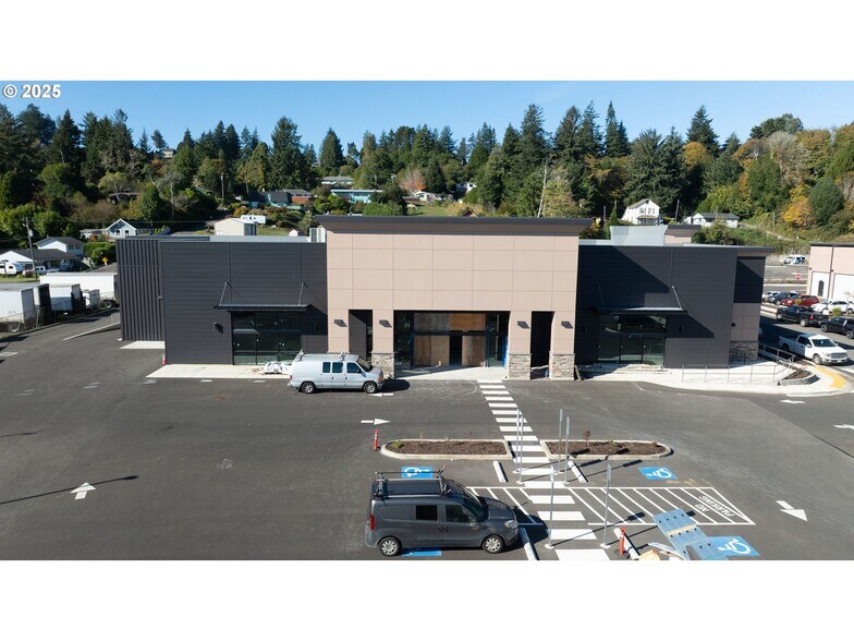 More Photos Of 1233 Teakwood Ave, Coos Bay General Retail For Sale