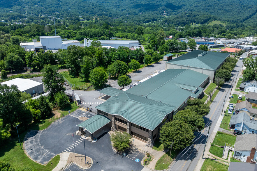More Photos Of 172 Riverbend St, Waynesville Manufacturing For Lease