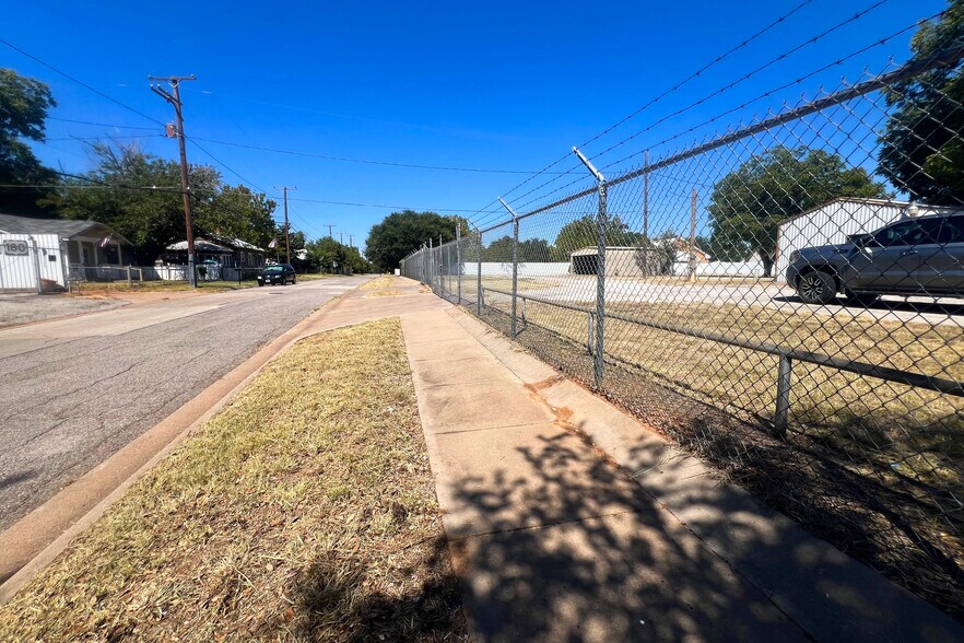 More Photos Of 231 Central Fwy E, Wichita Falls Land For Sale