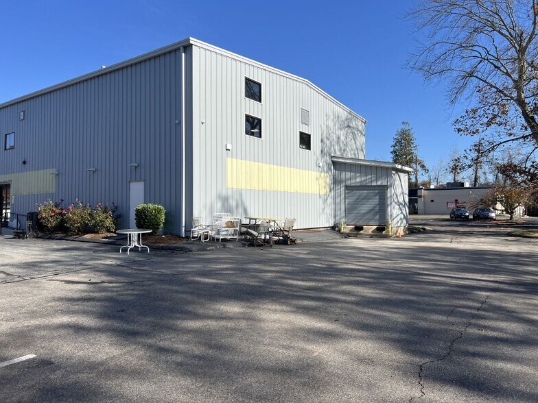 More Photos Of 588 Boston Post Rd, Guilford Freestanding For Lease