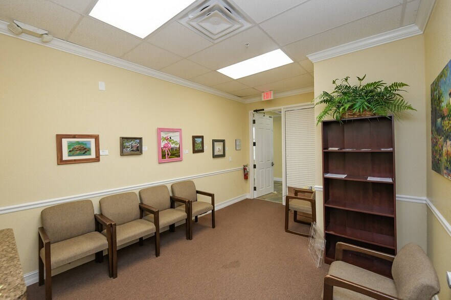 More Photos Of 5920 Pan American Blvd, North Port Medical For Lease