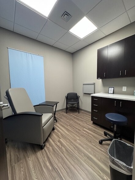 More Photos Of 2006 N Church St, Greensboro Medical For Lease