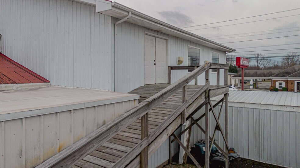 More Photos Of 1014 W Main St, Princeton Freestanding For Sale
