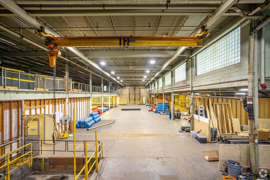 More Photos Of 8520 106A Ave NW, Edmonton Warehouse For Lease