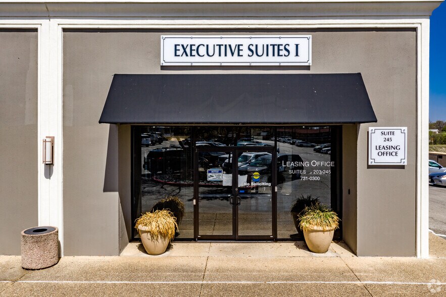 More Photos Of 3700 Fredericksburg Rd, San Antonio General Retail For Lease