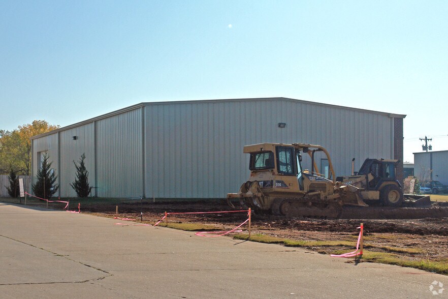 More Photos Of 8216 Rockback Ct, Oklahoma City Warehouse For Lease