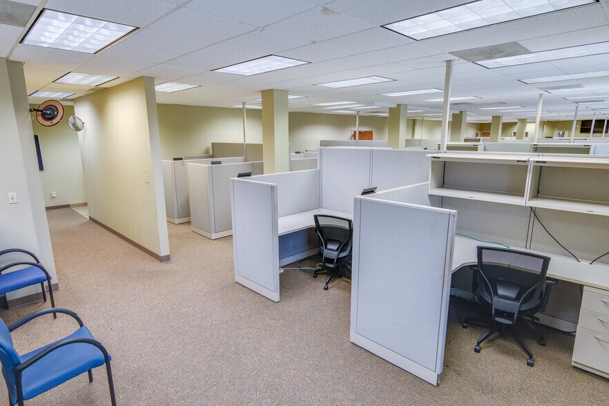 More Photos Of 2023 St. Mary's Blvd, Jefferson City Medical For Sale