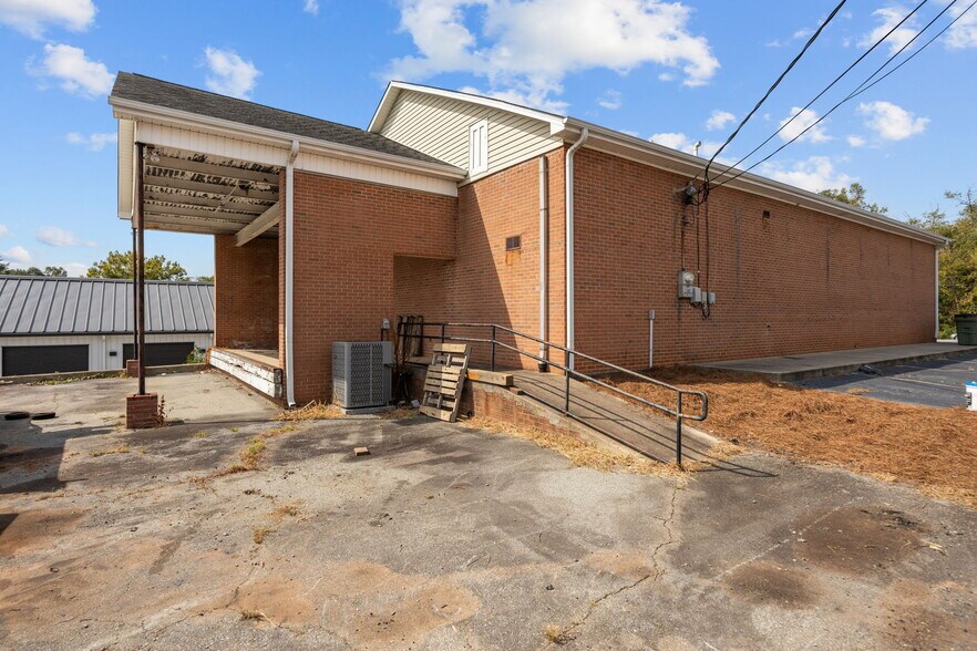 More Photos Of 201 4th St, Walnut Cove Office For Sale