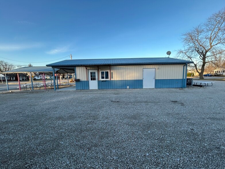 More Photos Of 1002 Cross st, Robinson Restaurant For Sale