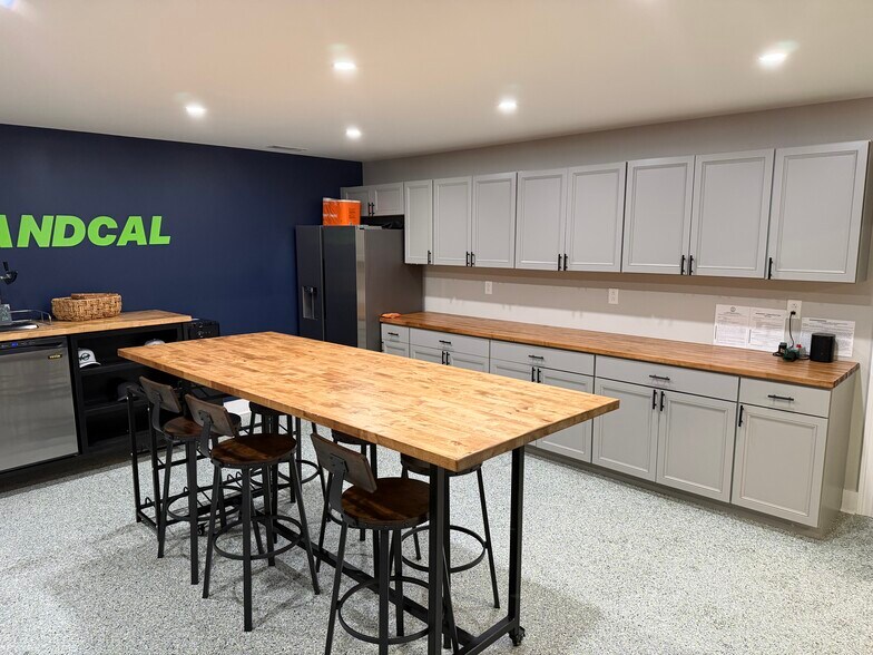 More Photos Of 100 Summer Ct, Georgetown Flex For Sale
