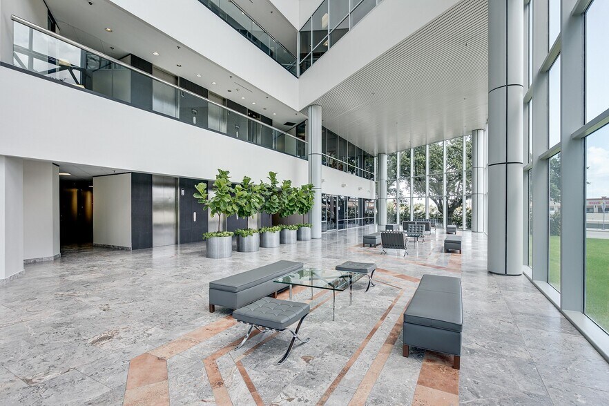More Photos Of 13831 Northwest Fwy, Houston Office For Lease