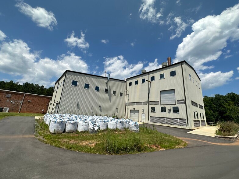 More Photos Of 119 Metrolina Dr, Shelby Manufacturing For Sale