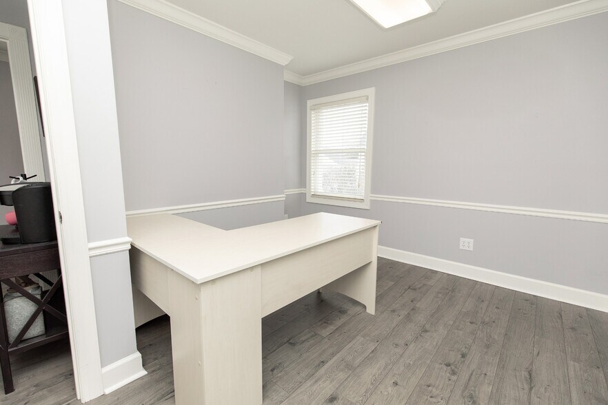More Photos Of 111 Shivel Dr, Hendersonville Office For Sale