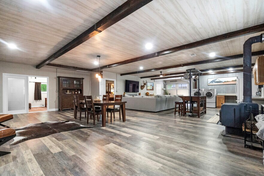 More Photos Of 11155 Hubbard Rd, Kansas City Flex For Sale
