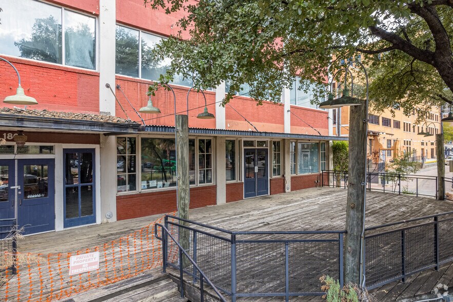 More Photos Of 1800 N Market St, Dallas Restaurant For Lease