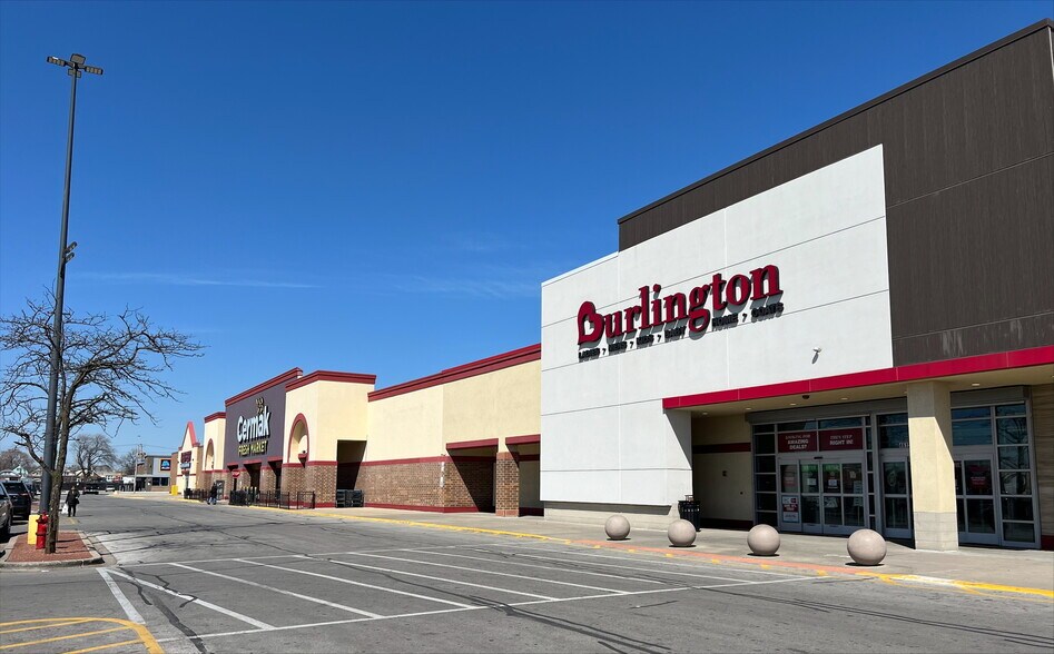 More Photos Of 4601-4779 W Cermak Rd, Cicero Unknown For Lease