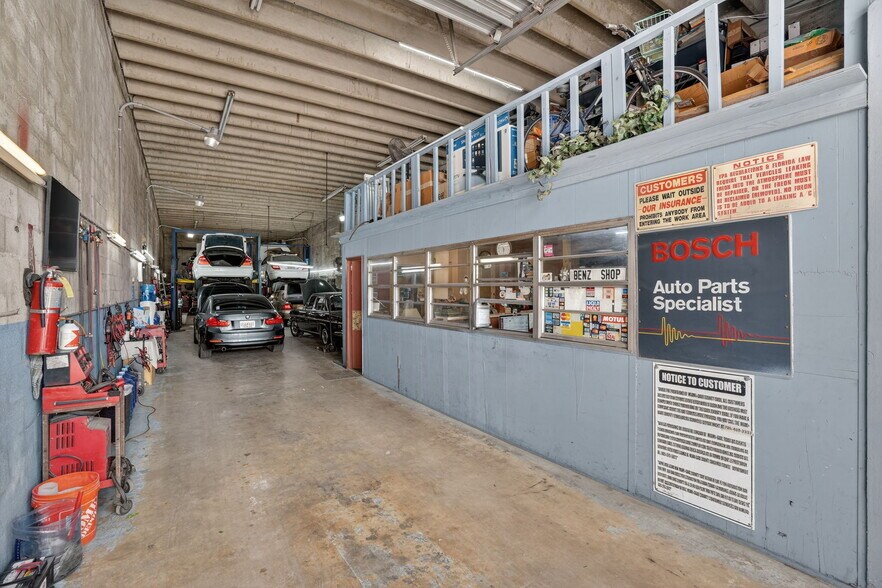 More Photos Of 3838 Shipping Ave, Miami Auto Repair For Sale