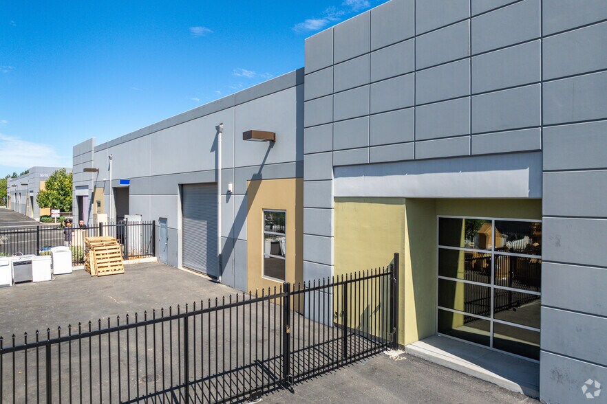 More Photos Of 30842 Wealth St, Murrieta Service For Lease