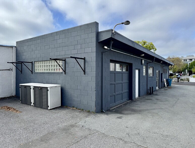 More Photos Of 821-825 Emerson St, Palo Alto Loft Creative Space For Lease