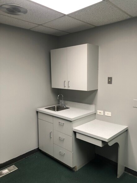 More Photos Of 808 N Broadway Ave, Melrose Park Medical For Lease