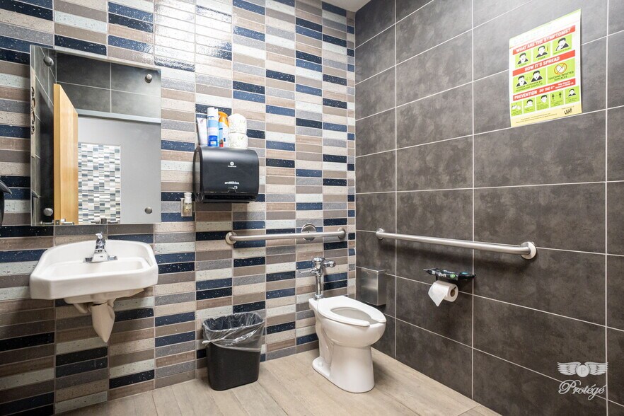 More Photos Of 700 N Copia St, El Paso Office For Sale