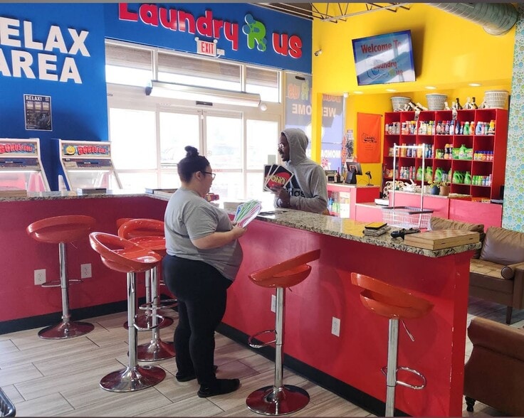More Photos Of 3935-3945 Eisenhauer Rd, San Antonio Storefront For Sale