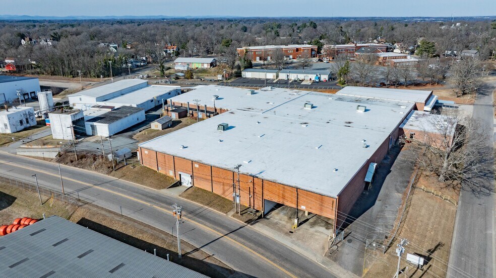 More Photos Of 820 Cochran St, Statesville Warehouse For Lease