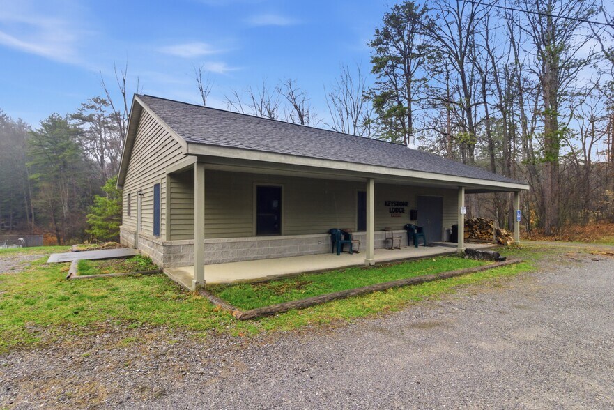 More Photos Of 89 Nolan Rd, Penfield General Retail For Sale