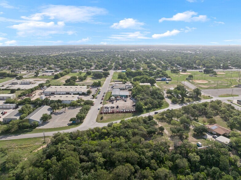 More Photos Of 100 Pecan Dr, Schertz Service For Sale