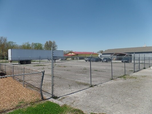 More Photos Of 206 Rushing Dr, Herrin General Retail For Sale