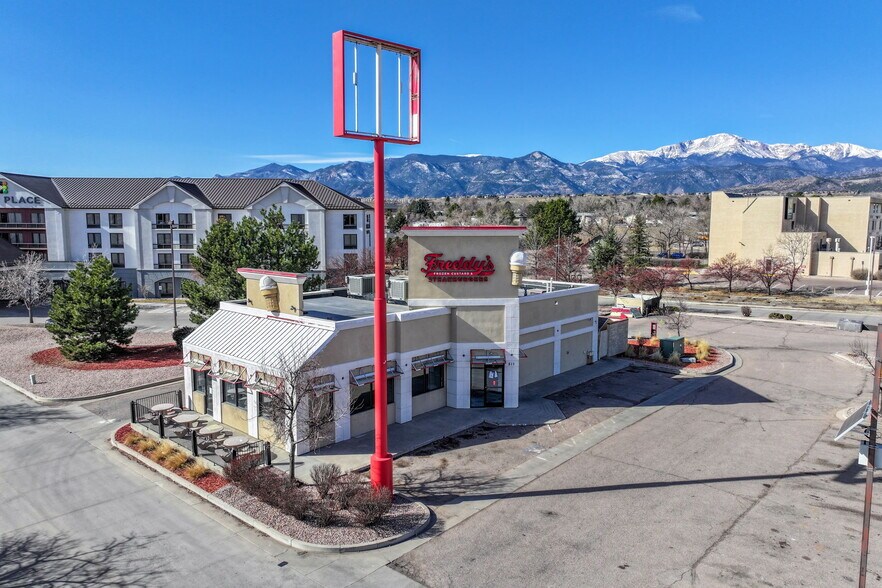 Primary Photo Of 511 Garden of the Gods Rd, Colorado Springs Fast Food For Sale