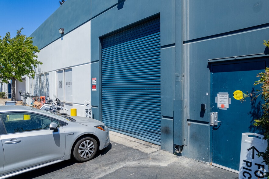 More Photos Of 1560 S Lewis St, Anaheim Warehouse For Lease